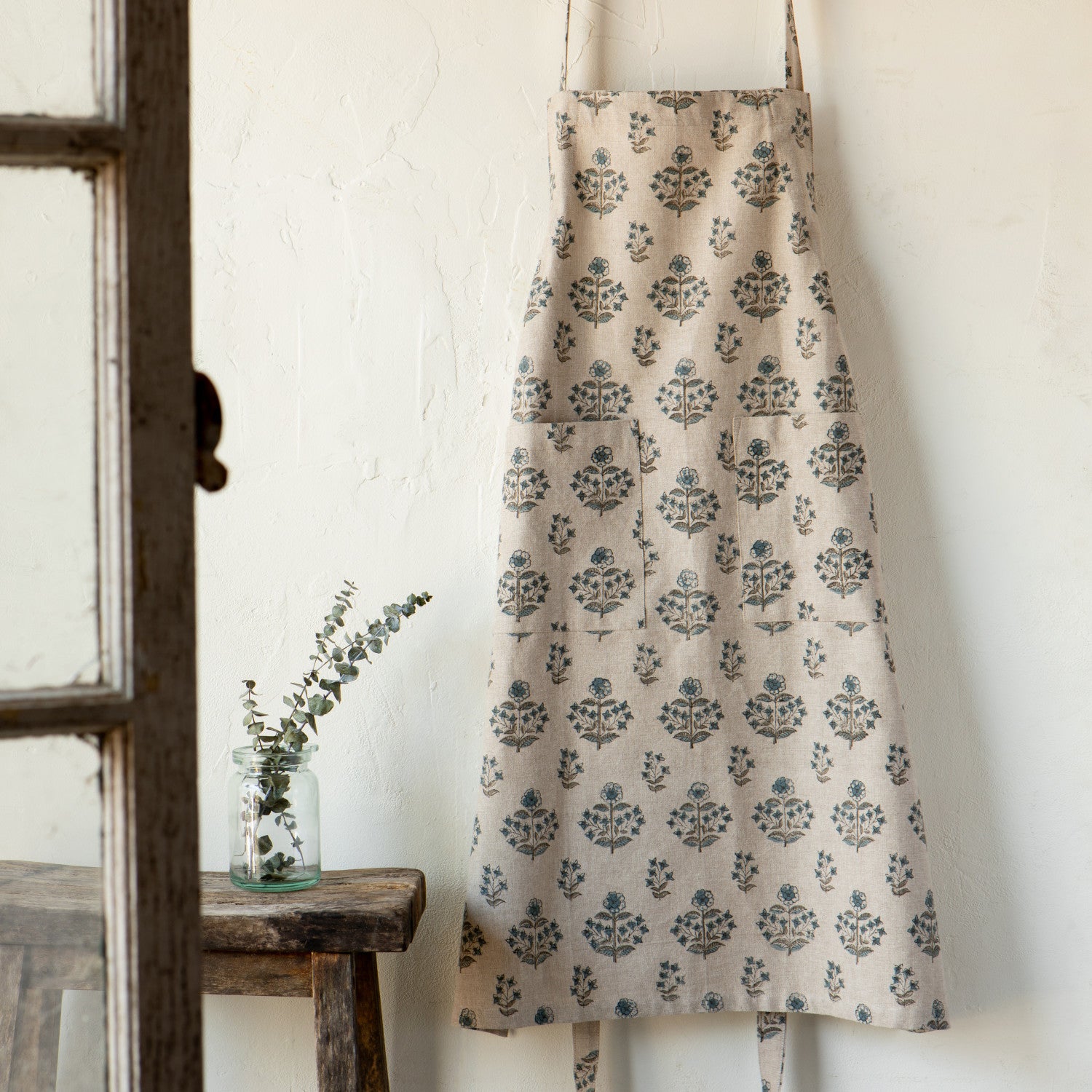 Apron Salvia
